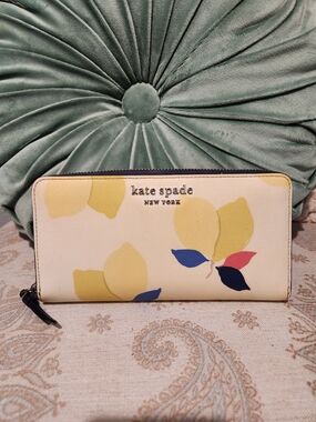 kate spade Cameron Zip Wallet Lemons